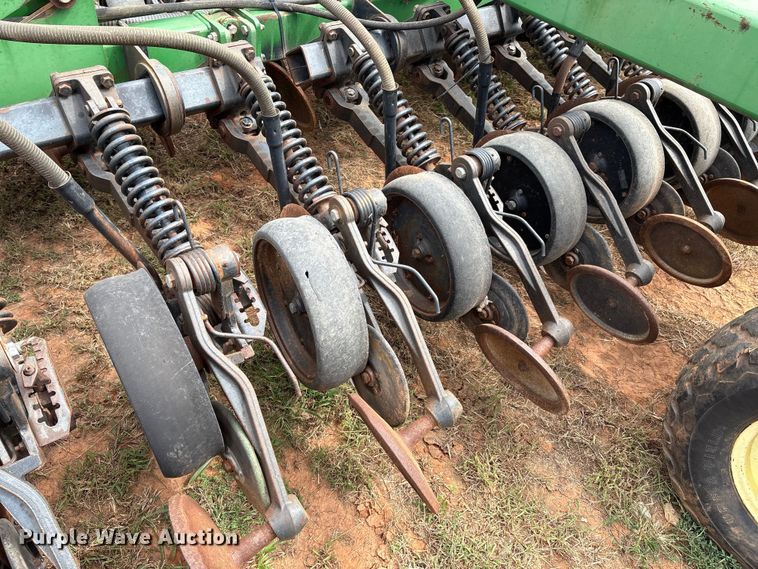 image for item DO1186 2001 John Deere 1860 air seeder