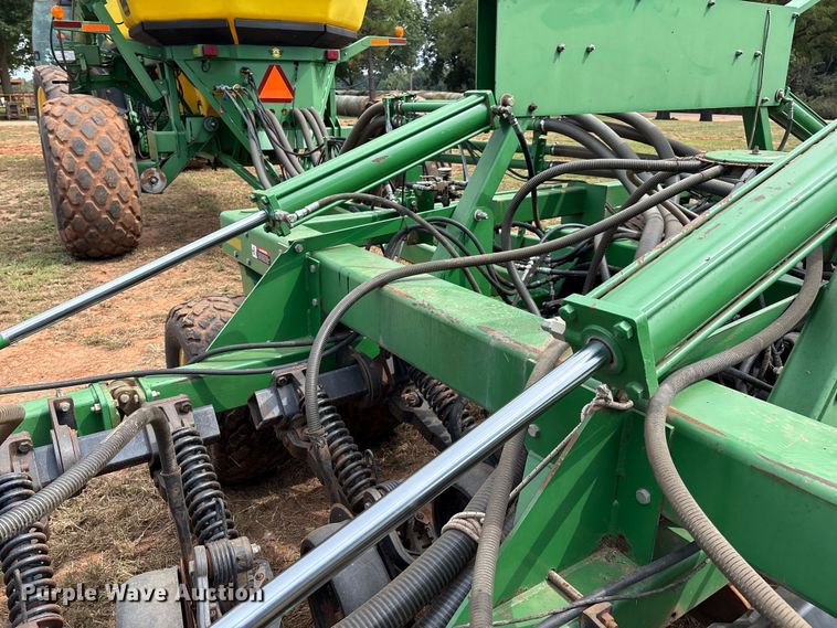 image for item DO1186 2001 John Deere 1860 air seeder