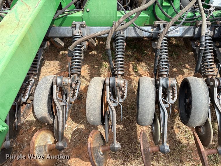 image for item DO1186 2001 John Deere 1860 air seeder