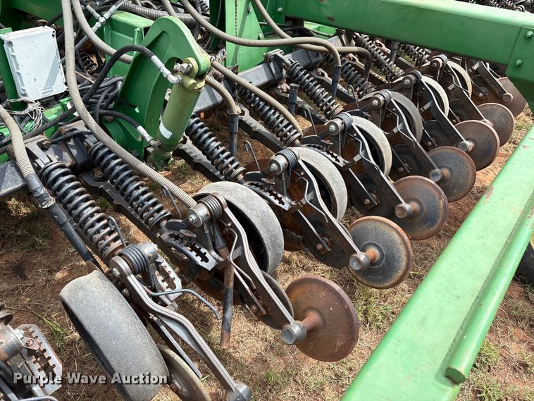 image for item DO1186 2001 John Deere 1860 air seeder