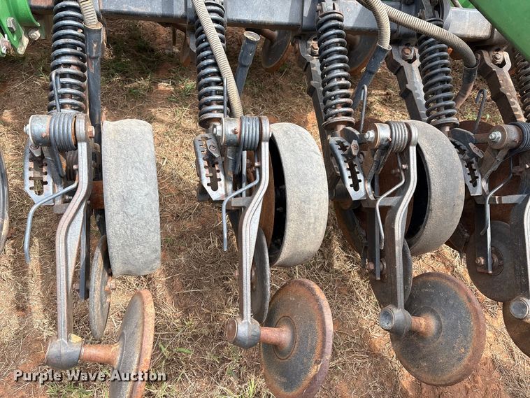 image for item DO1186 2001 John Deere 1860 air seeder