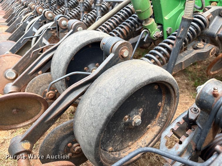 image for item DO1186 2001 John Deere 1860 air seeder