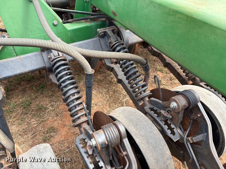 image for item DO1186 2001 John Deere 1860 air seeder
