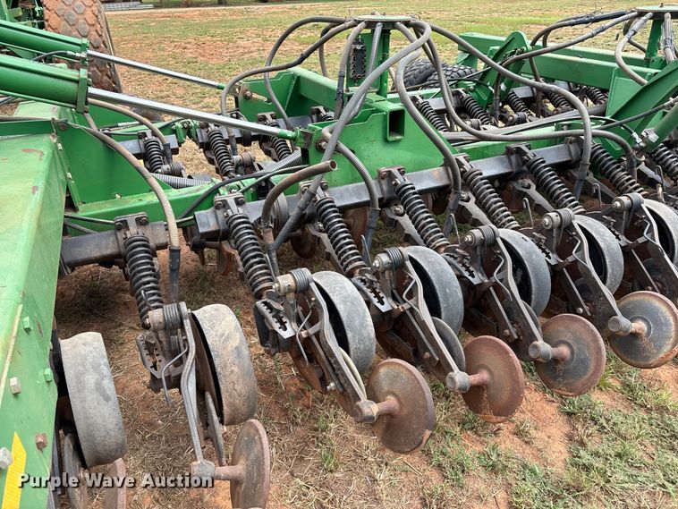 image for item DO1186 2001 John Deere 1860 air seeder