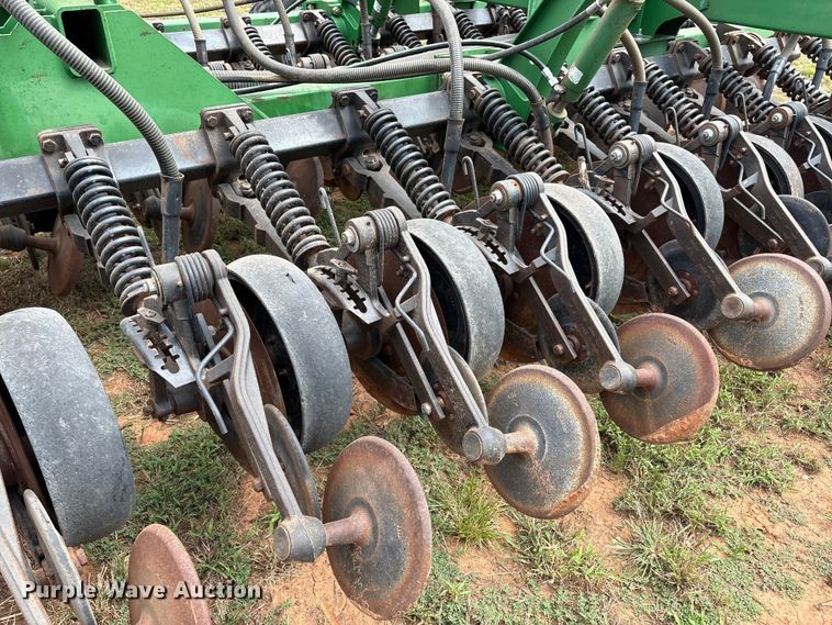 image for item DO1186 2001 John Deere 1860 air seeder