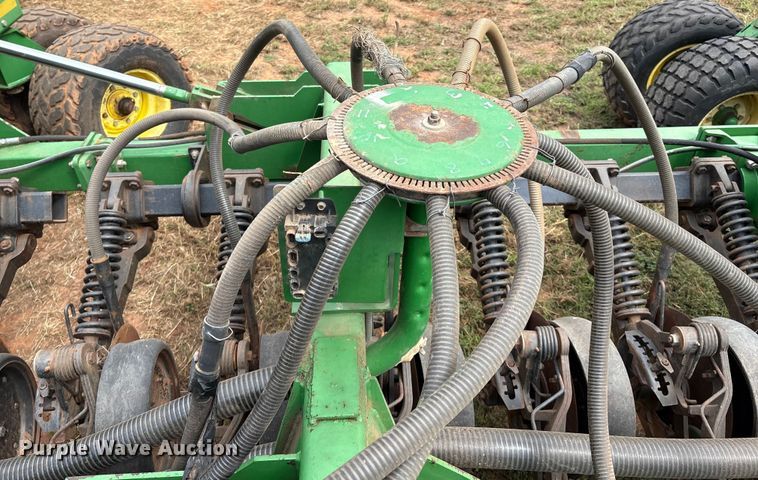 image for item DO1186 2001 John Deere 1860 air seeder