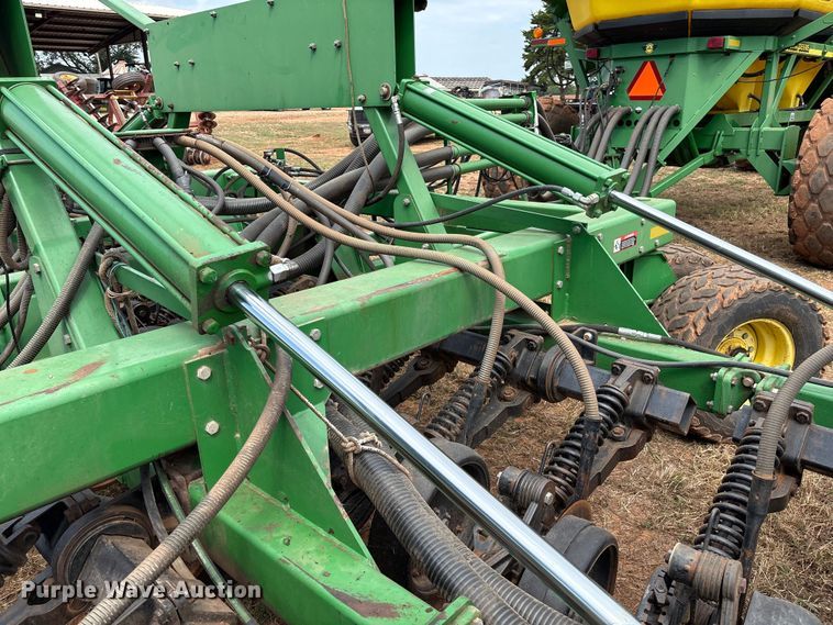 image for item DO1186 2001 John Deere 1860 air seeder