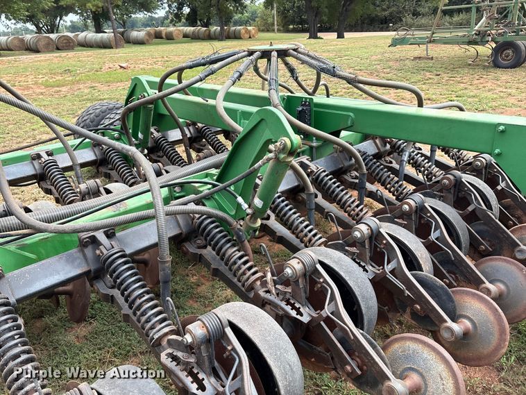 image for item DO1186 2001 John Deere 1860 air seeder