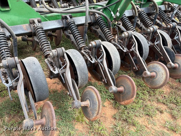 image for item DO1186 2001 John Deere 1860 air seeder