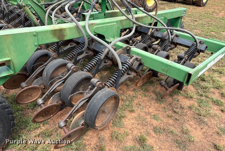 image for item DO1186 2001 John Deere 1860 air seeder