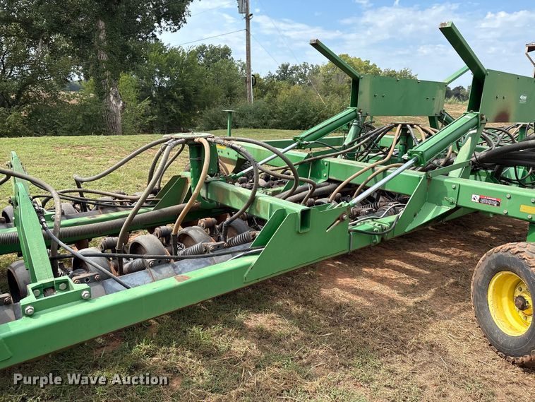 image for item DO1186 2001 John Deere 1860 air seeder