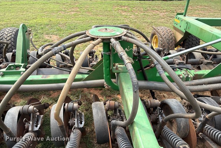 image for item DO1186 2001 John Deere 1860 air seeder