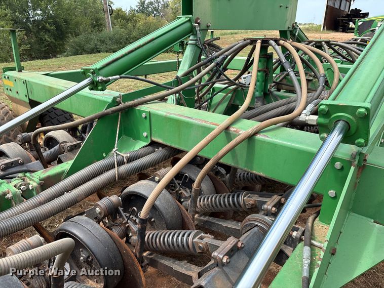 image for item DO1186 2001 John Deere 1860 air seeder