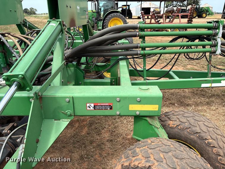 image for item DO1186 2001 John Deere 1860 air seeder