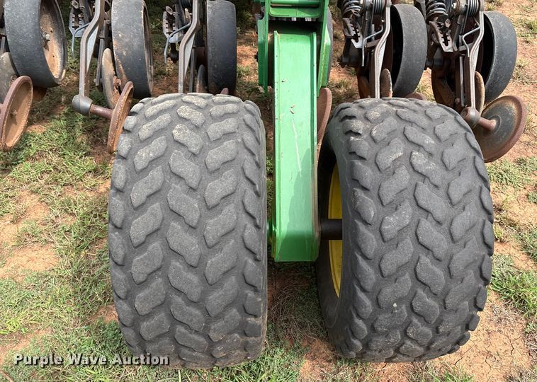 image for item DO1186 2001 John Deere 1860 air seeder