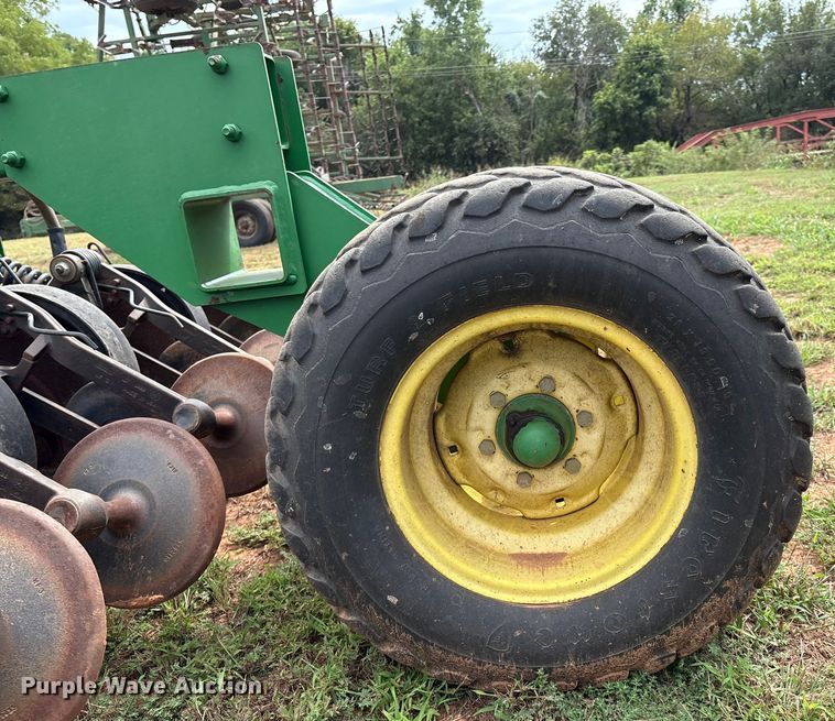 image for item DO1186 2001 John Deere 1860 air seeder