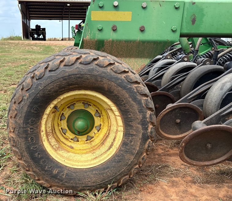 image for item DO1186 2001 John Deere 1860 air seeder