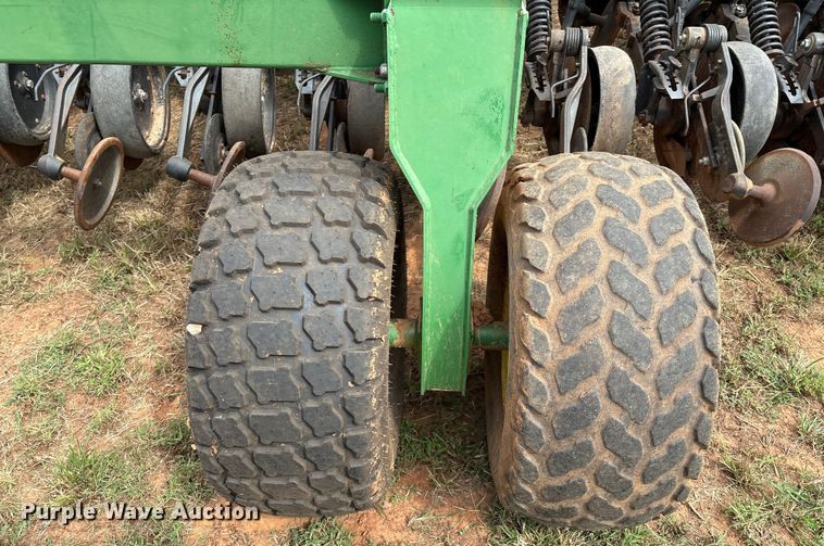 image for item DO1186 2001 John Deere 1860 air seeder