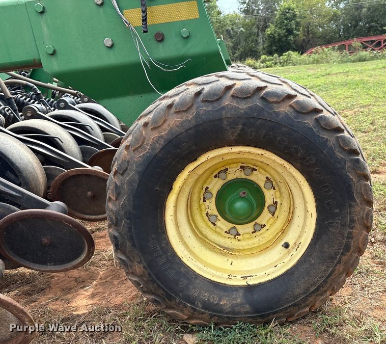 image for item DO1186 2001 John Deere 1860 air seeder