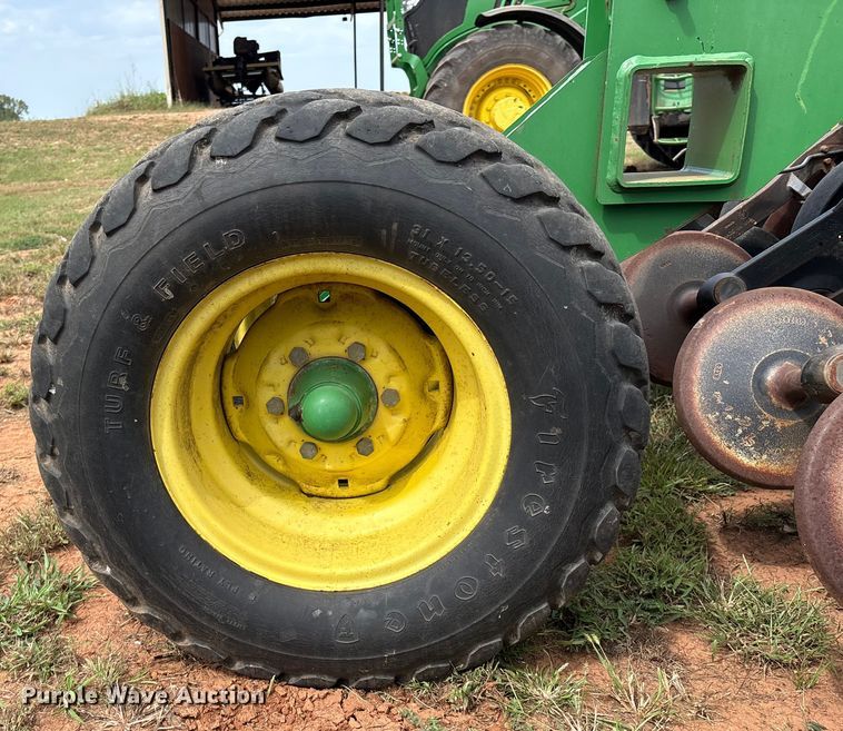 image for item DO1186 2001 John Deere 1860 air seeder