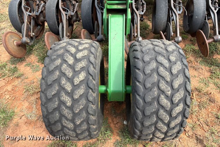 image for item DO1186 2001 John Deere 1860 air seeder