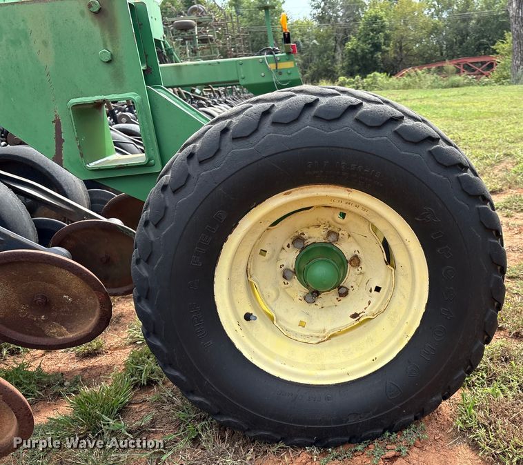 image for item DO1186 2001 John Deere 1860 air seeder