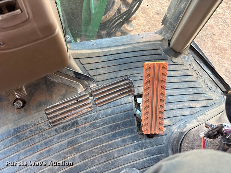 image for item DO1187 2010 John Deere 7930 MFWD tractor