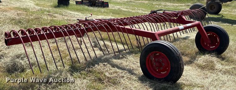 image for item DO1215 Savage 7218 hay rake