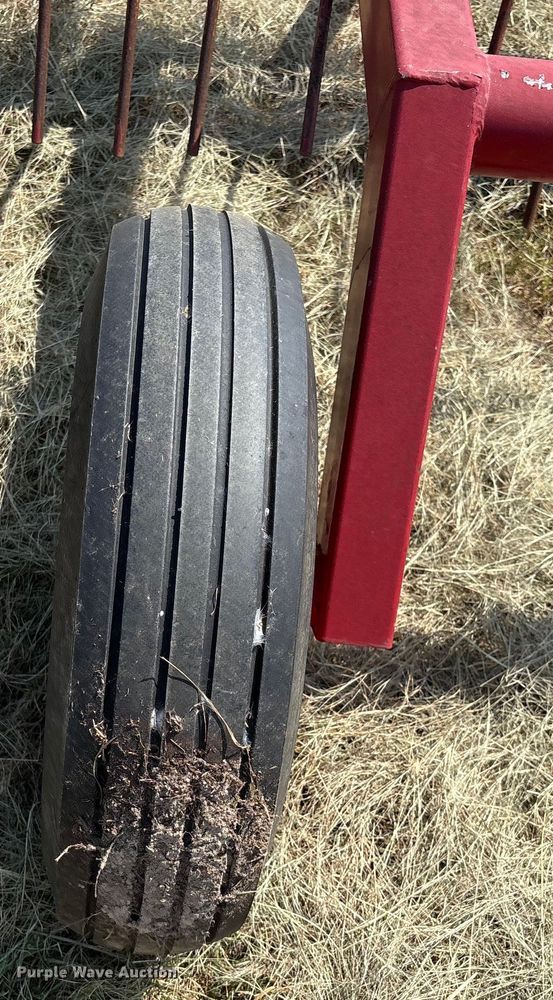 image for item DO1215 Savage 7218 hay rake