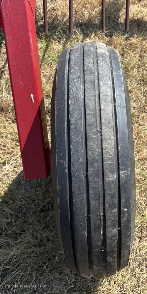 image for item DO1215 Savage 7218 hay rake