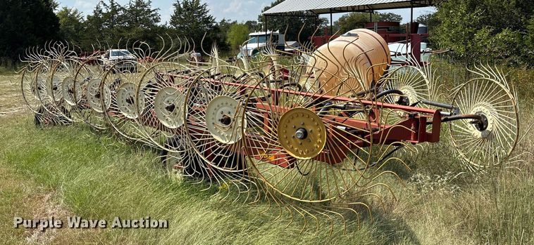 image for item DO1219 Massey Ferguson hay rake