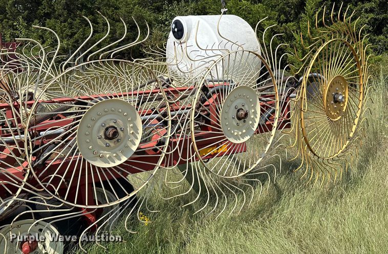image for item DO1219 Massey Ferguson hay rake