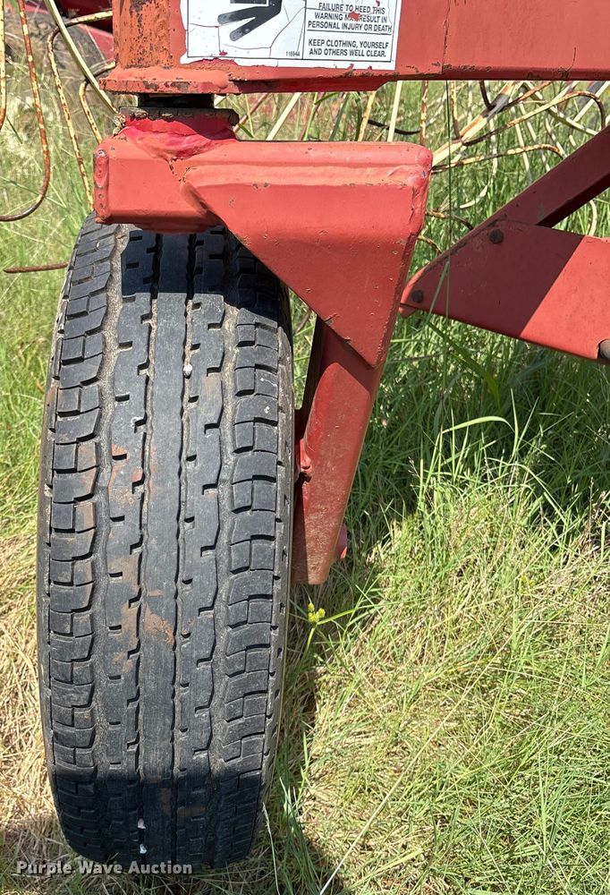 image for item DO1219 Massey Ferguson hay rake