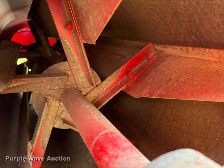 image for item DO1221 Savage 8261 pecan Harvester