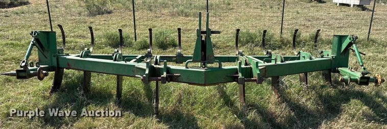 image for item DO1227 John Deere V-ripper  