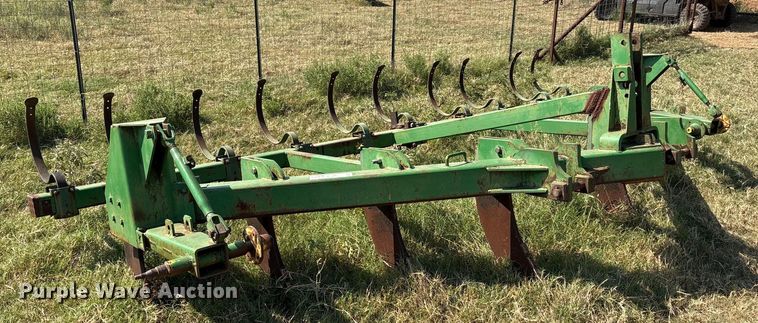 image for item DO1227 John Deere V-ripper  