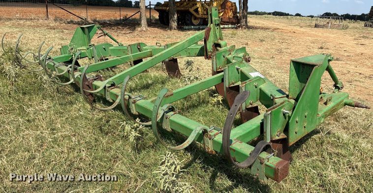 image for item DO1227 John Deere V-ripper  