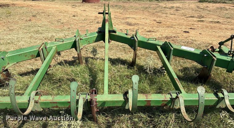 image for item DO1227 John Deere V-ripper  