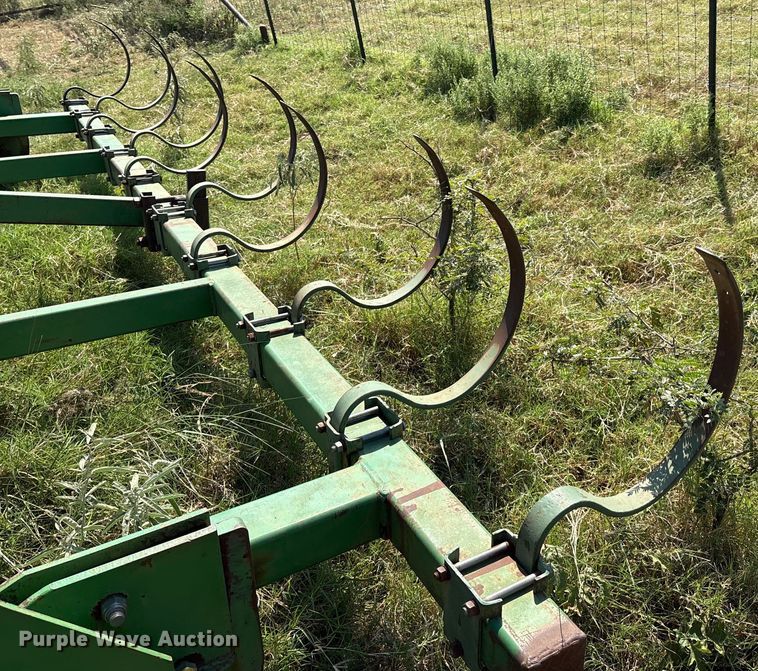 image for item DO1227 John Deere V-ripper  