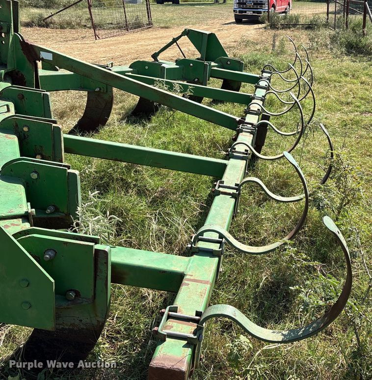 image for item DO1227 John Deere V-ripper  