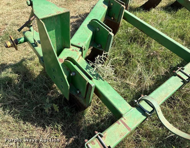 image for item DO1227 John Deere V-ripper  