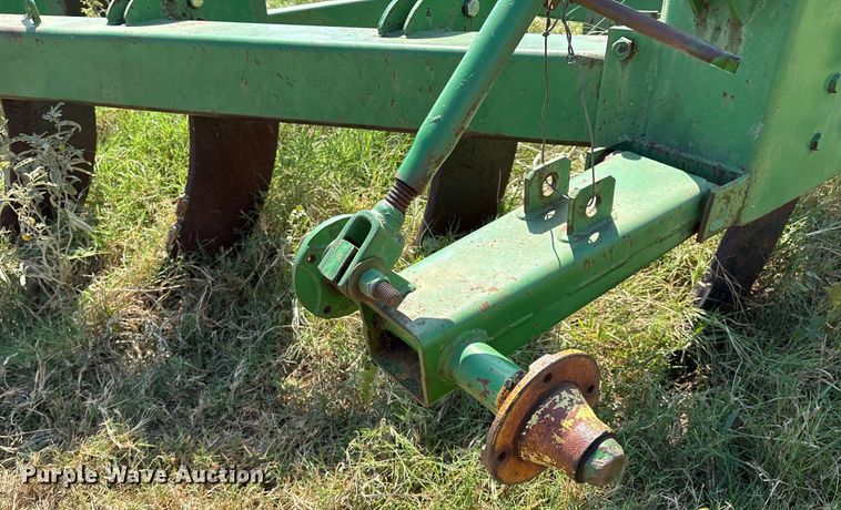 image for item DO1227 John Deere V-ripper  