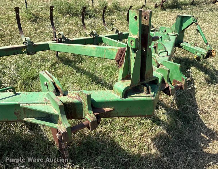 image for item DO1227 John Deere V-ripper  