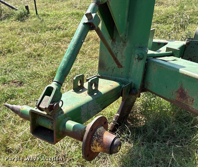image for item DO1227 John Deere V-ripper  