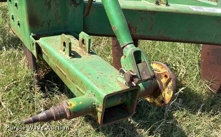 image for item DO1227 John Deere V-ripper  