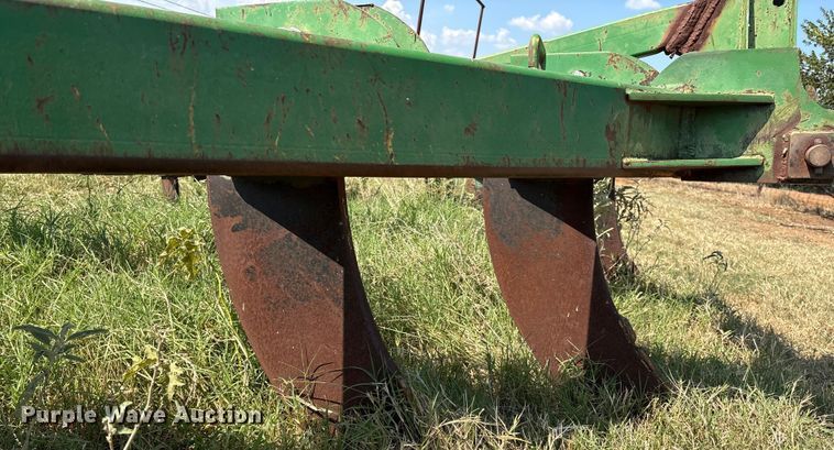 image for item DO1227 John Deere V-ripper  