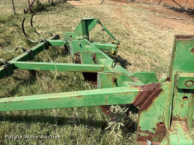 image for item DO1227 John Deere V-ripper  