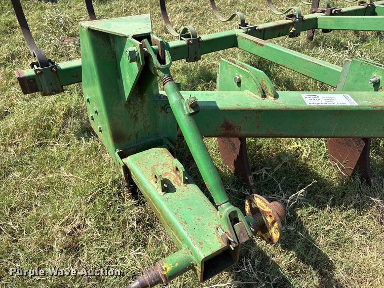 image for item DO1227 John Deere V-ripper  
