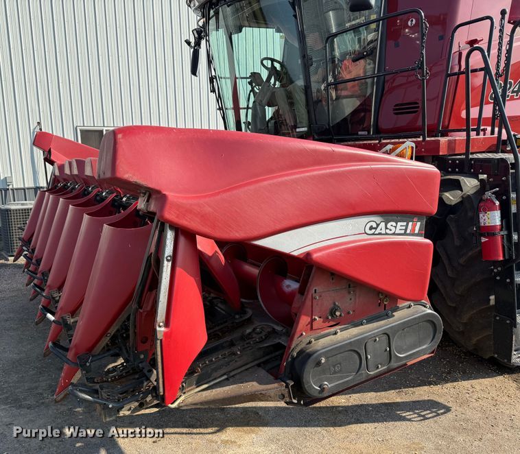 image for item DR2831 2009 Case 3408 30 N93 DE corn head