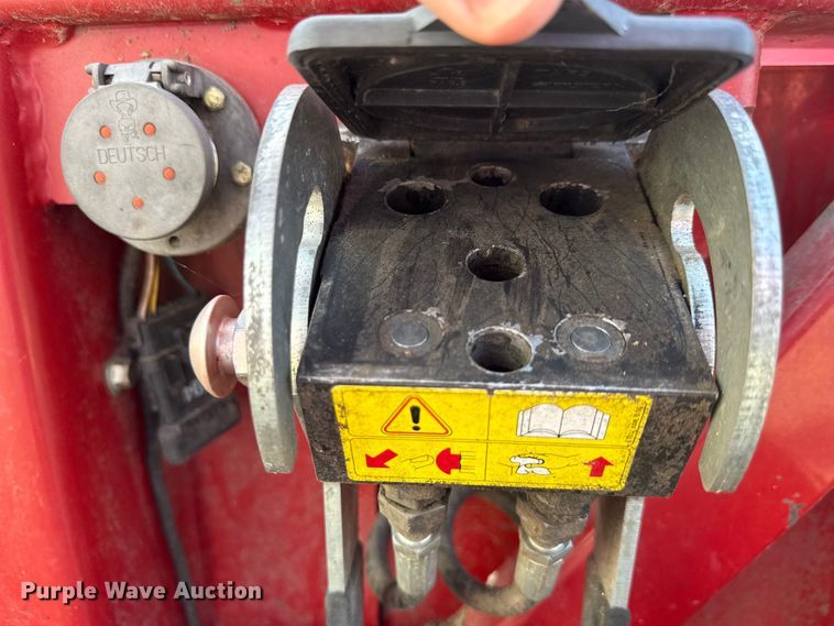 image for item DR2831 2009 Case 3408 30 N93 DE corn head